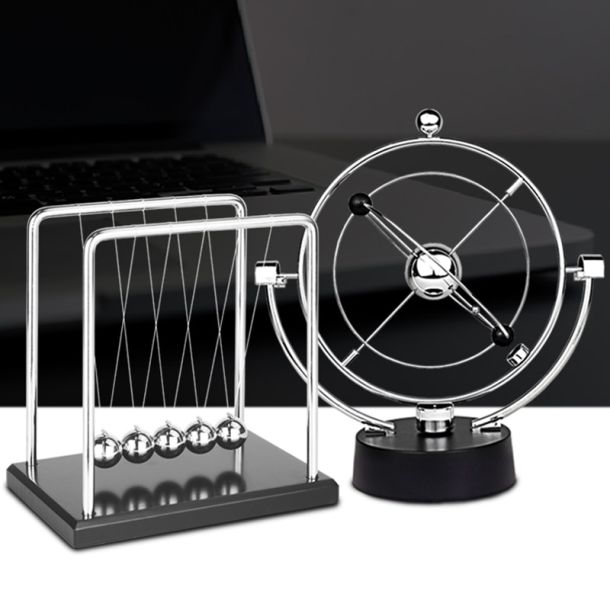 Newton's Cradle Pendulum