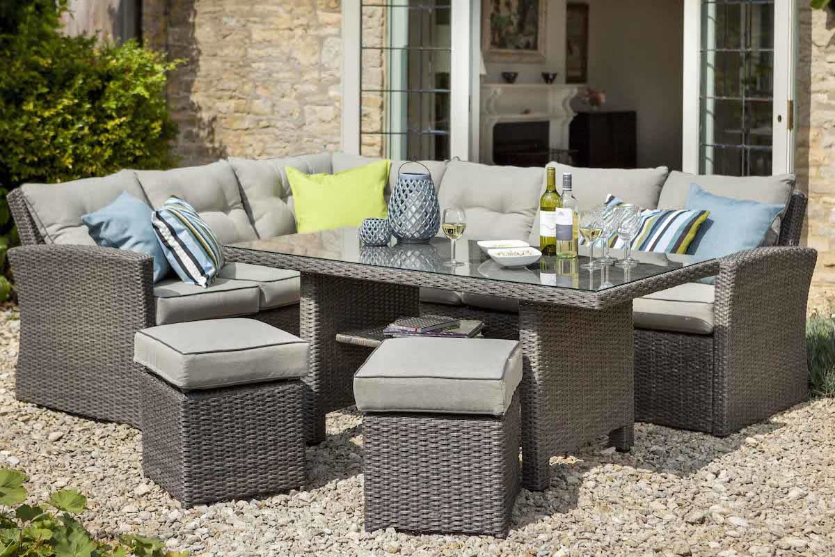 Garden Furniture: The Essential for your courtyard