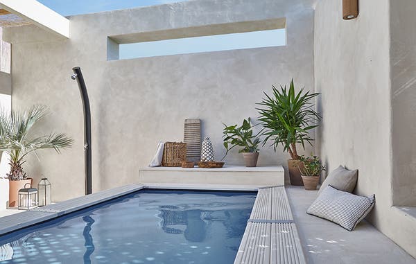 Mini pool, maxi effect
