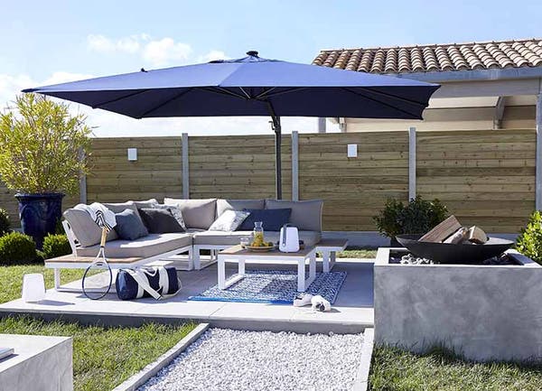 closer look at outside living room